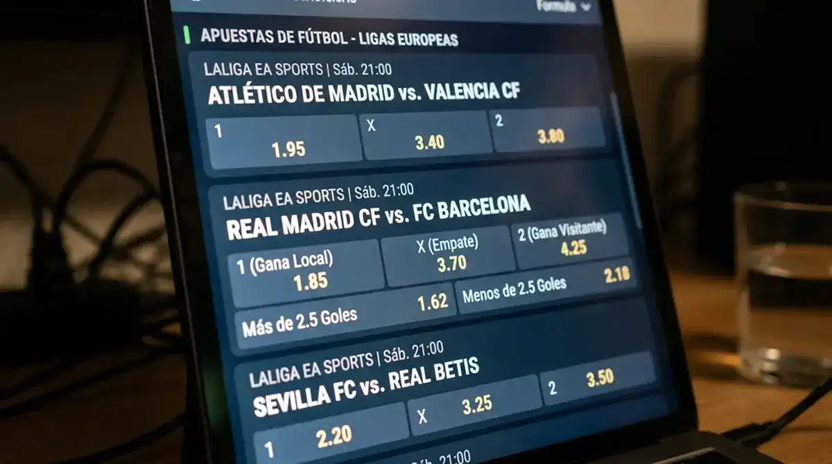 Pantalla con cuotas decimales de varios partidos de fútbol europeo de la jornada